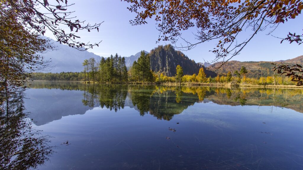 Almsee mit Bergen
